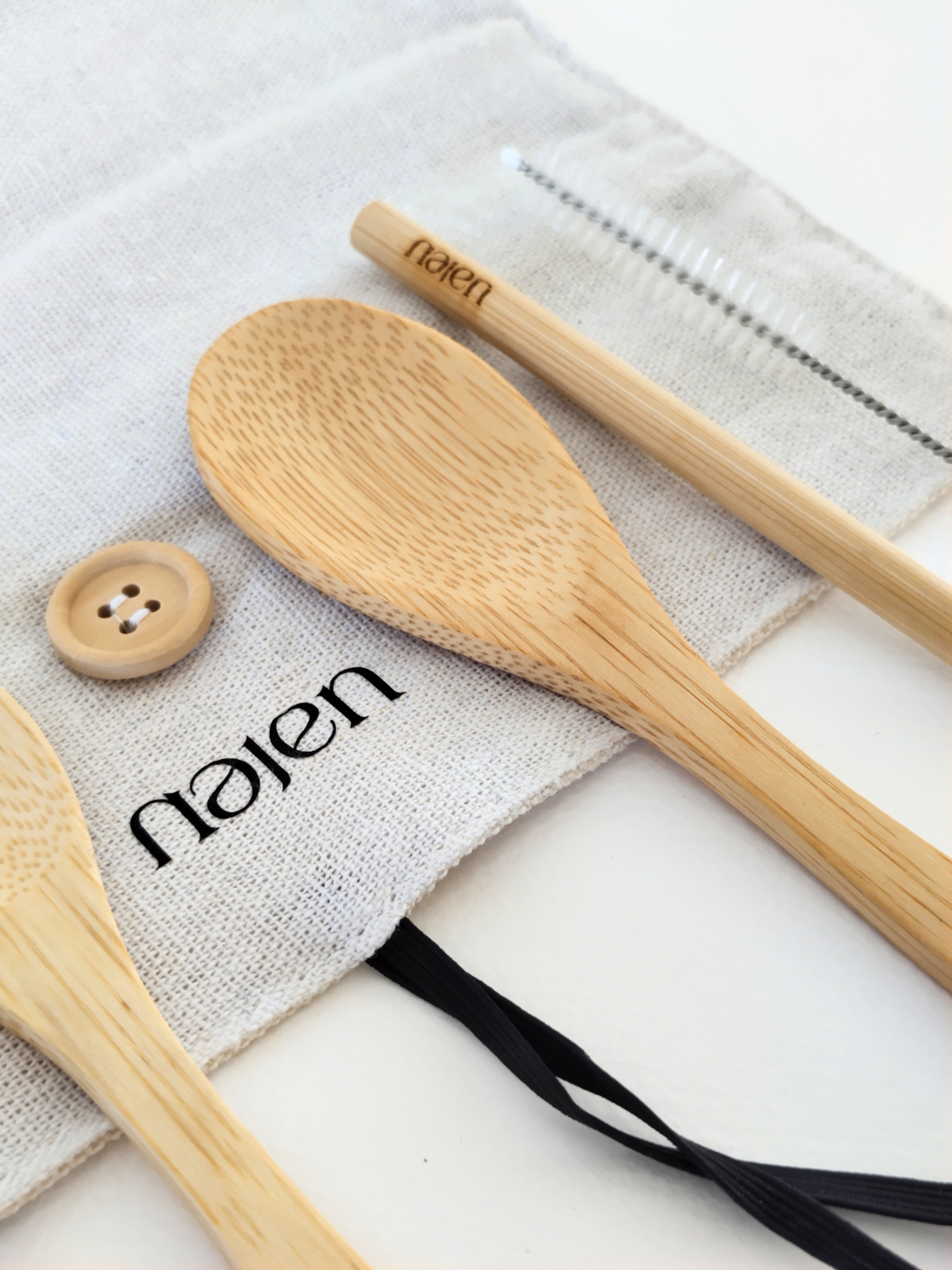 Translation missing: fr.Set de 4 Couverts en Bambou avec Pochette