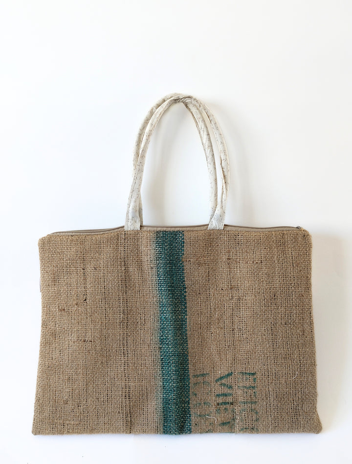 Translation missing: ar.Le Sac Café – Lignes Simples, Âme Voyageuse 4